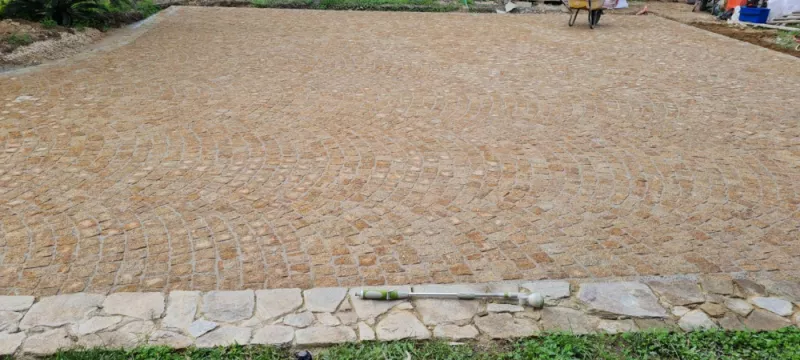 Pavage en pierre naturelle ou en granit, Lavandou, N30