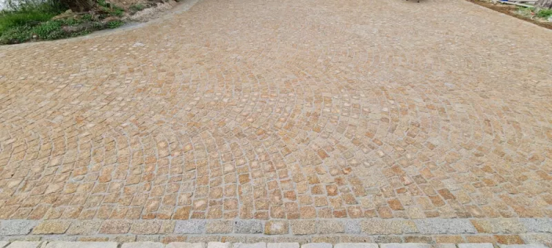 Pavage en pierre naturelle ou en granit, Lavandou, N30