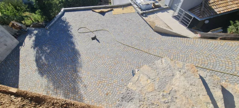 Pavage en pierre naturelle ou en granit, Lavandou, N30