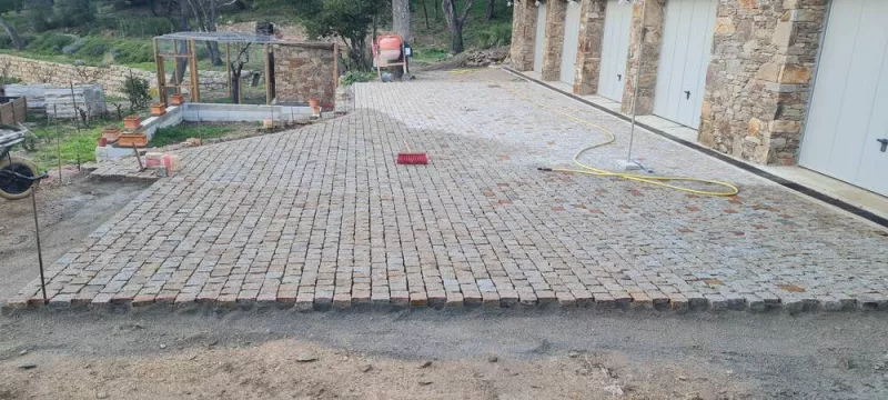 Pavage en pierre naturelle ou en granit, Lavandou, N30