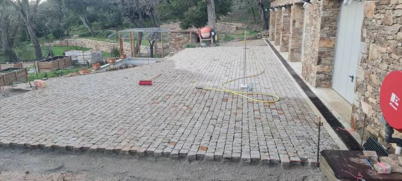 Pavage en pierre naturelle ou en granit, Lavandou, N30