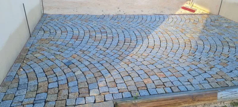 Pavage en pierre naturelle ou en granit, Lavandou, N30