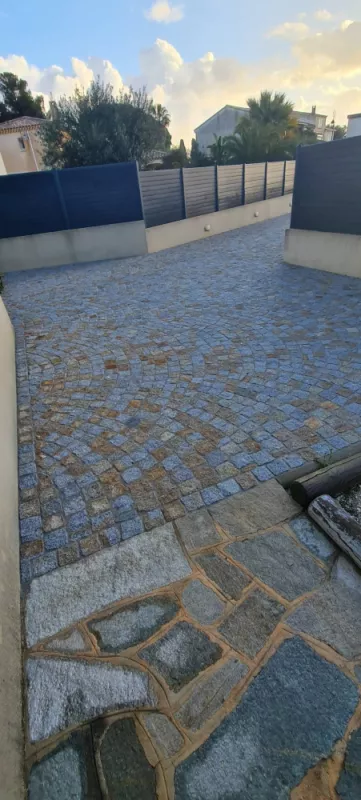 Pavage en pierre naturelle ou en granit, Lavandou, N30
