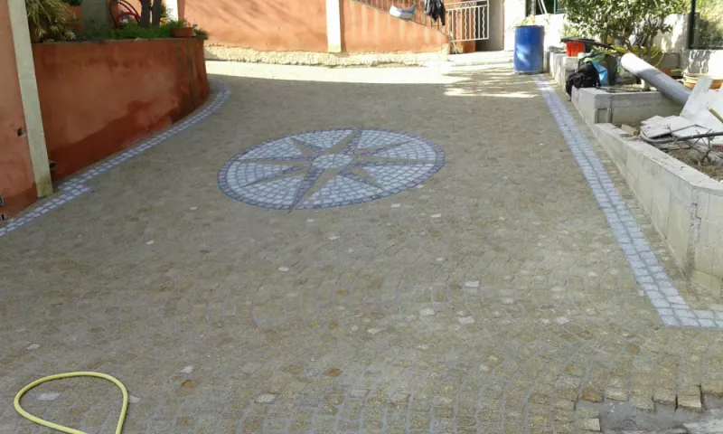 Pavage en pierre naturelle ou en granit, Lavandou, N30