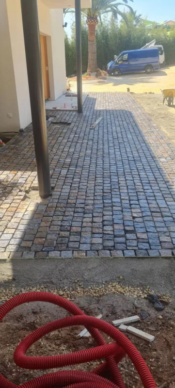 Pavage en pierre naturelle ou en granit, Lavandou, N30
