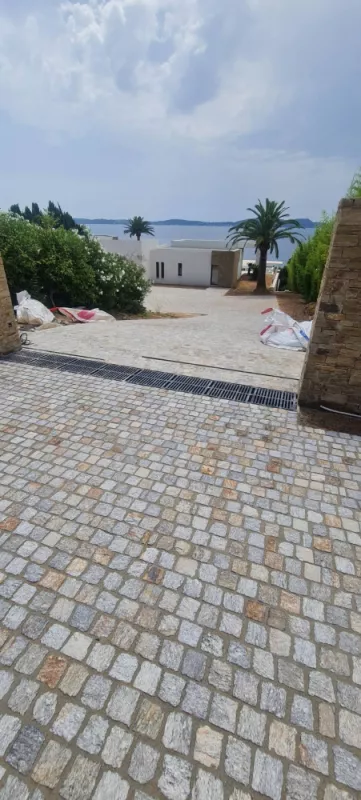 Pavage en pierre naturelle ou en granit, Lavandou, N30
