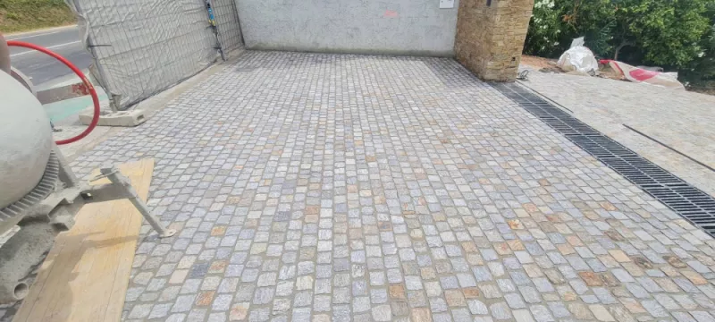 Pavage en pierre naturelle ou en granit, Lavandou, N30