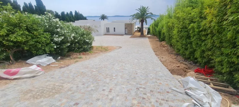 Pavage en pierre naturelle ou en granit, Lavandou, N30