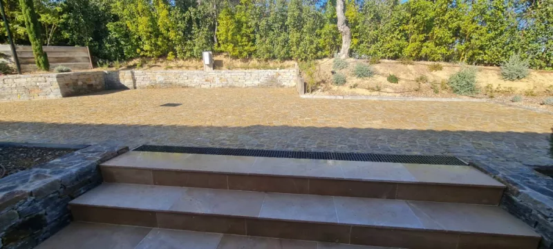 Pavage en pierre naturelle ou en granit, Lavandou, N30