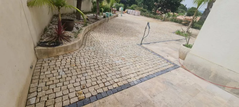 Pavage en pierre naturelle ou en granit, Lavandou, N30