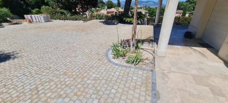 Pavage en pierre naturelle ou en granit, Lavandou, N30