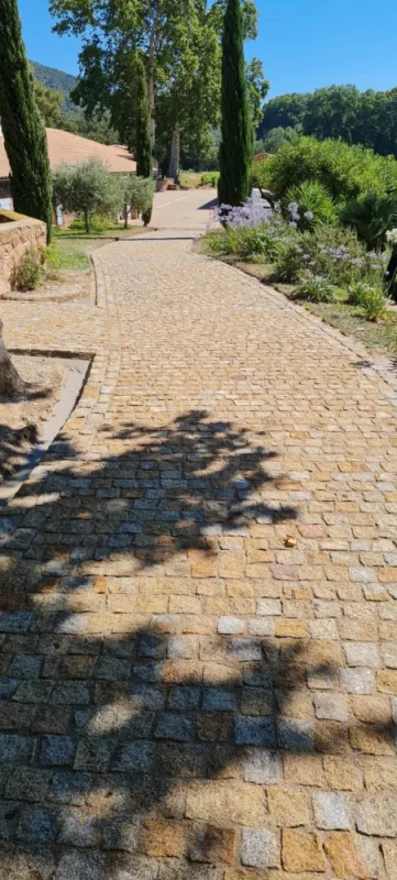 Pavage en pierre naturelle ou en granit, Lavandou, N30