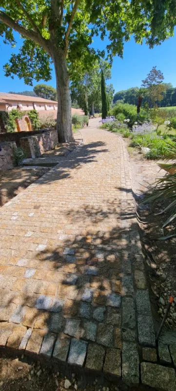 Pavage en pierre naturelle ou en granit, Lavandou, N30