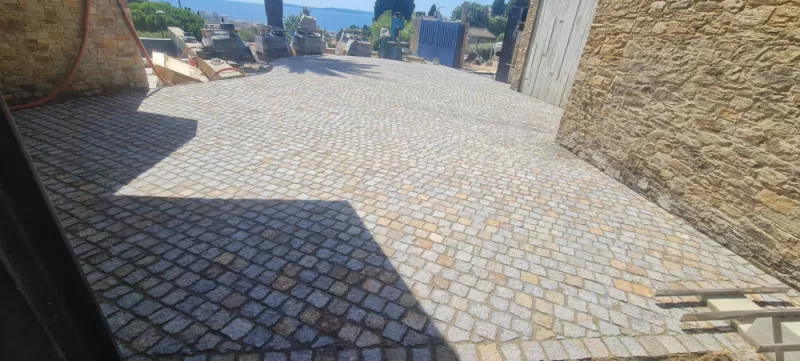 Pavage en pierre naturelle ou en granit, Lavandou, N30