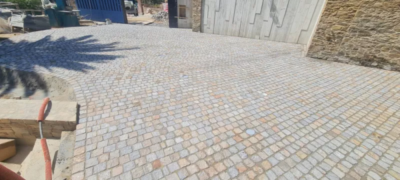 Pavage en pierre naturelle ou en granit, Lavandou, N30