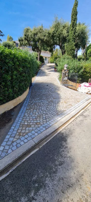 Pavage en pierre naturelle ou en granit, Lavandou, N30