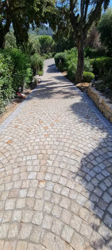 Pavage en pierre naturelle ou en granit, Lavandou, N30