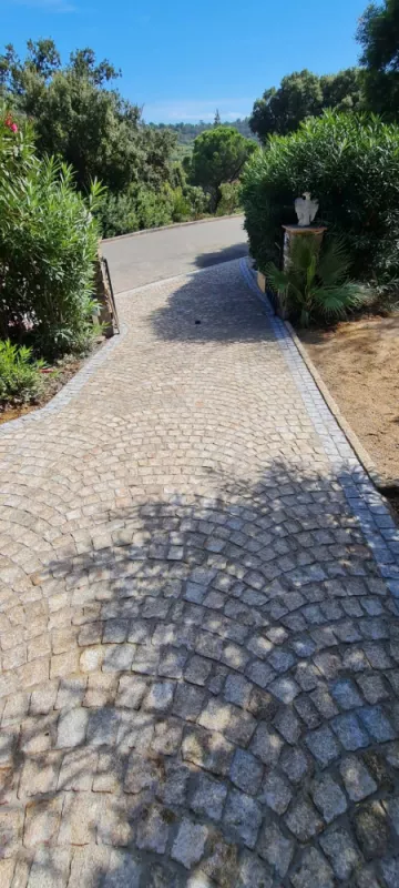 Pavage en pierre naturelle ou en granit, Lavandou, N30
