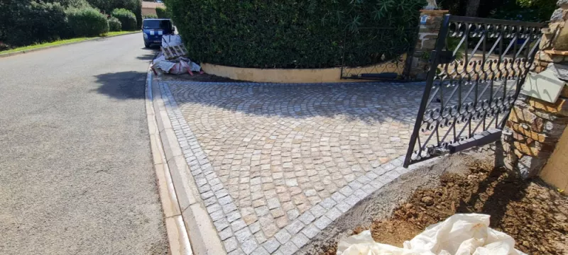 Pavage en pierre naturelle ou en granit, Lavandou, N30