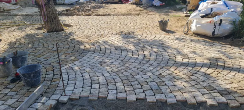 Pavage en pierre naturelle ou en granit, Lavandou, N30