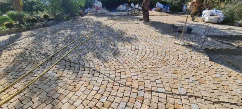 Pavage en pierre naturelle ou en granit, Lavandou, N30