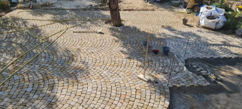 Pavage en pierre naturelle ou en granit, Lavandou, N30