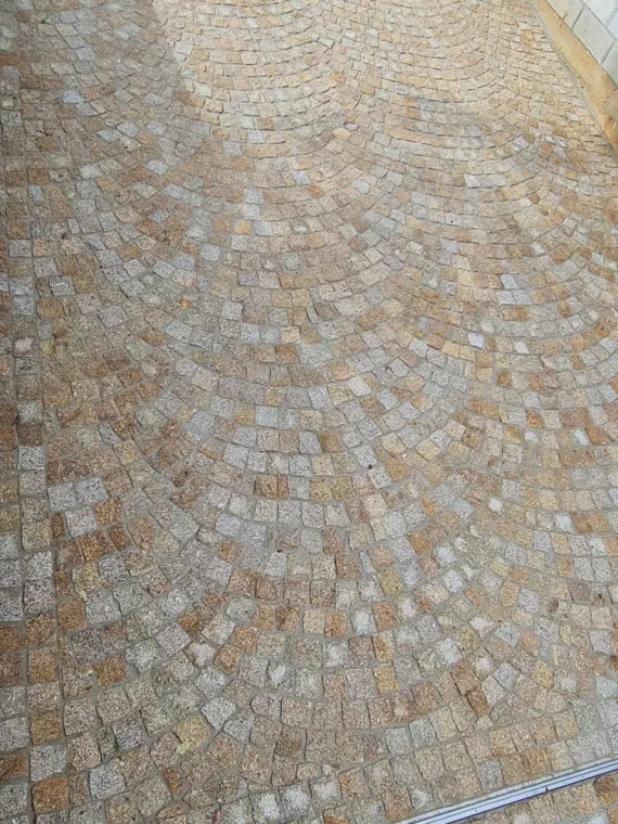 Combien de temps pour une pose de pavés en granit avec motif rose des vents ?, Lavandou, N30