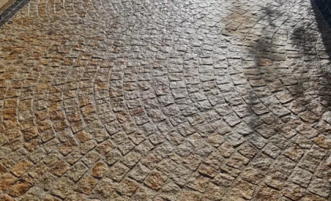 Pose en arceau de pavés granits d'une maison au Lavandou, Lavandou, N30