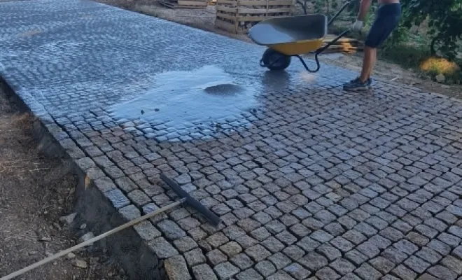 Pose de pavé en granit à La Crau., Le Lavandou, N30